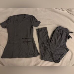 Jaanuu scrub set